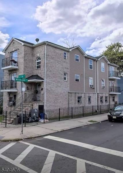 Well maintained 2 family home at 711 S 11th St, Newark, NJ, offering 8 bedrooms and 5 full baths across spacious units.