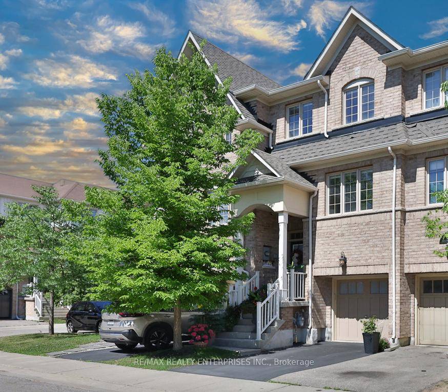 14 2171 Fiddlers Way Is A Beautifully Appointed Freehold Townhome Situated In Oakvilles Desirable Westmount Community.