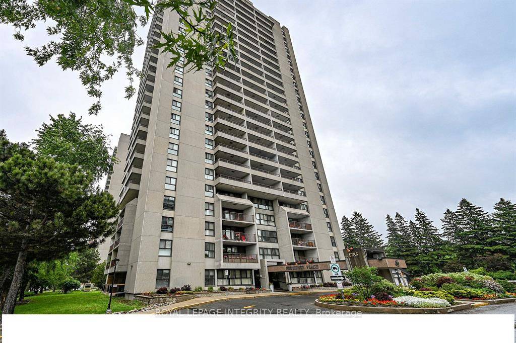Spacious and bright 3 bedroom, 1 bath condo located on the 22nd floor with a stunning view of the Rideau River !