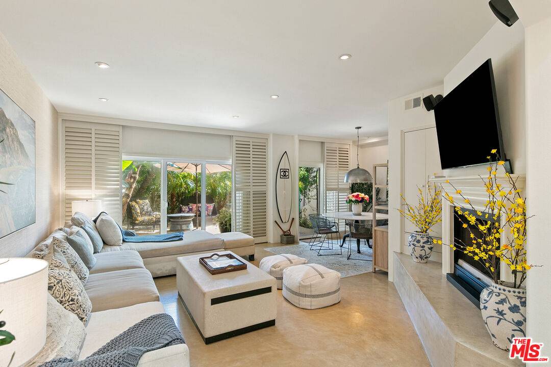 6435   Zumirez Dr 2BR Malibu La