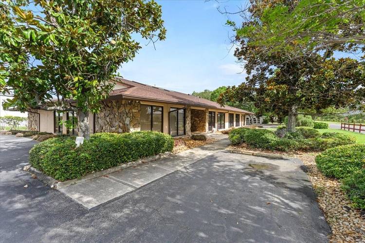 Prime Seminole office space available on highly visible Park Boulevard, just moments from the busy Park Blvd and Starkey Road intersection.