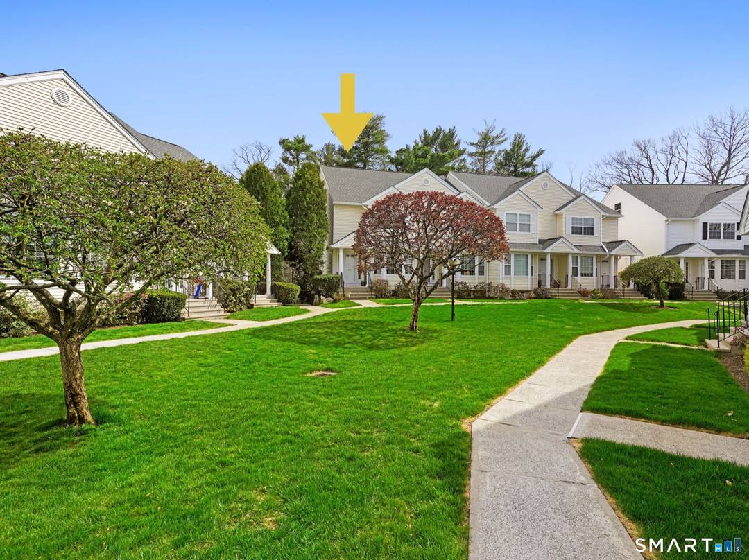 Welcome to this beautiful, turn key end unit townhome offering effortless living in the highly sought after Riverturn complex.