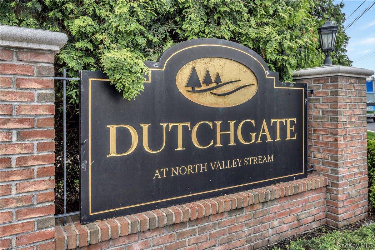 Welcome to Dutchgate, this bright and comfortable 2nd Floor Corner Unit in Valley Stream's 55 Gated Community !