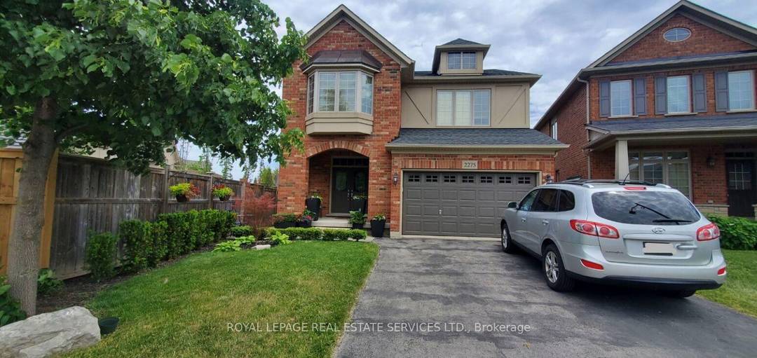 Welcome to 2275 Littondale Lane, a bespoke custom located on a quiet, tree lined street in the prestigious Bronte Creek neighbourhood of Oakville.