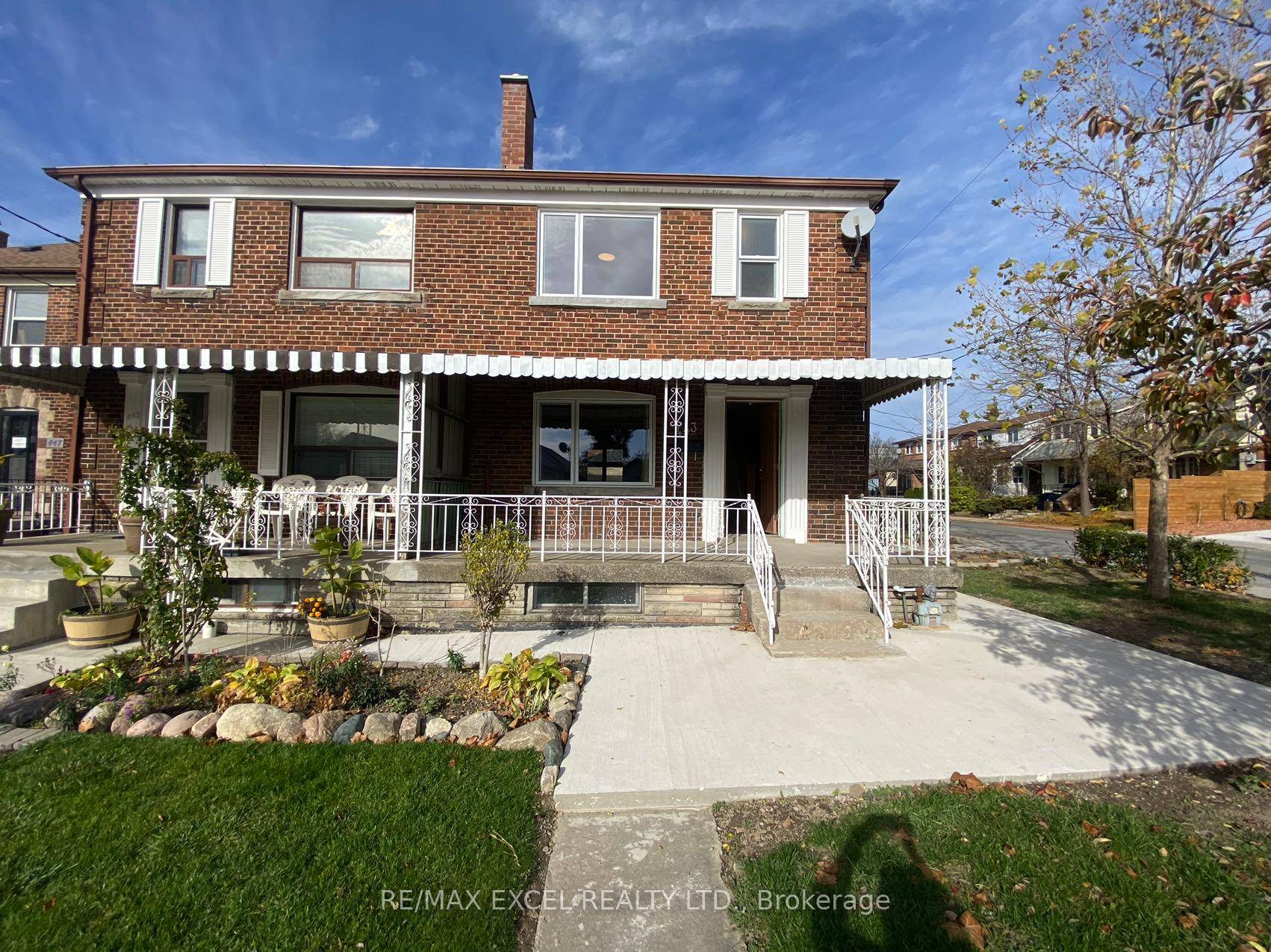 Newly Renovated in 2022 Bright amp ; Modern 3 Bed, 2 Bath Semi.