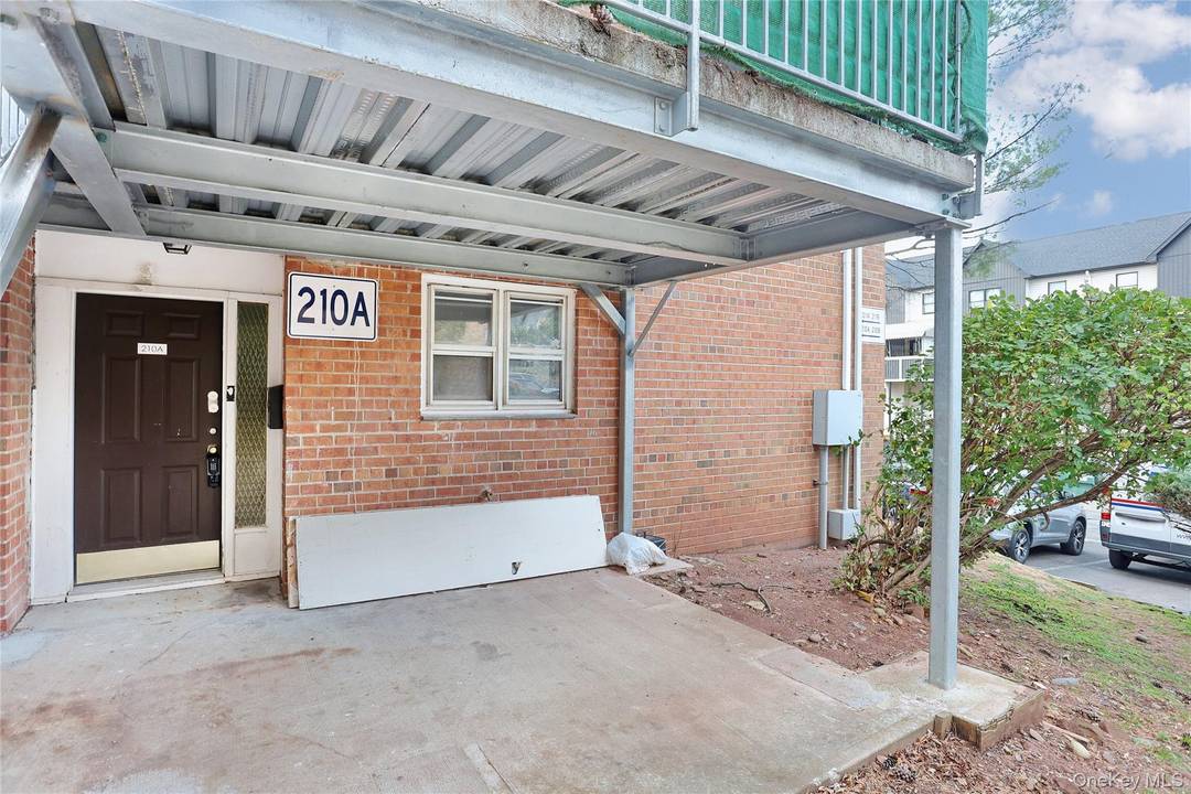 Wow ! Blueberry Hill ! Rarely does a 3 bedroom walk in apartment hit the market only a select few units offer this highly sought after layout.