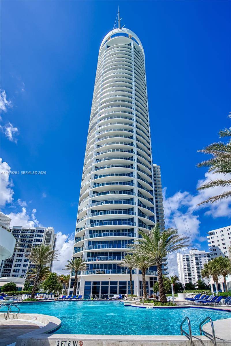 HOLLYWOOD GEM, OCEAN PALM IS A LUXURY OCEANFRONT, SPACIOUS 2115 SF, 3B AND 3.