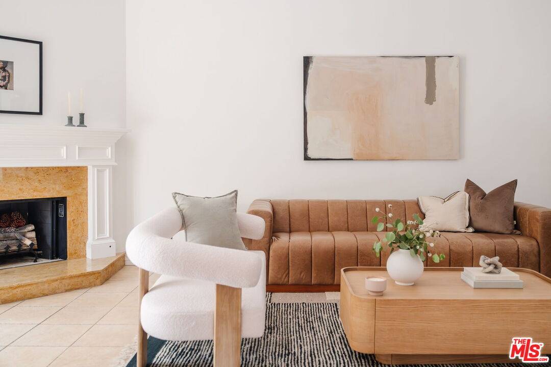 2227   Century Hill 2BR Beverlywood La