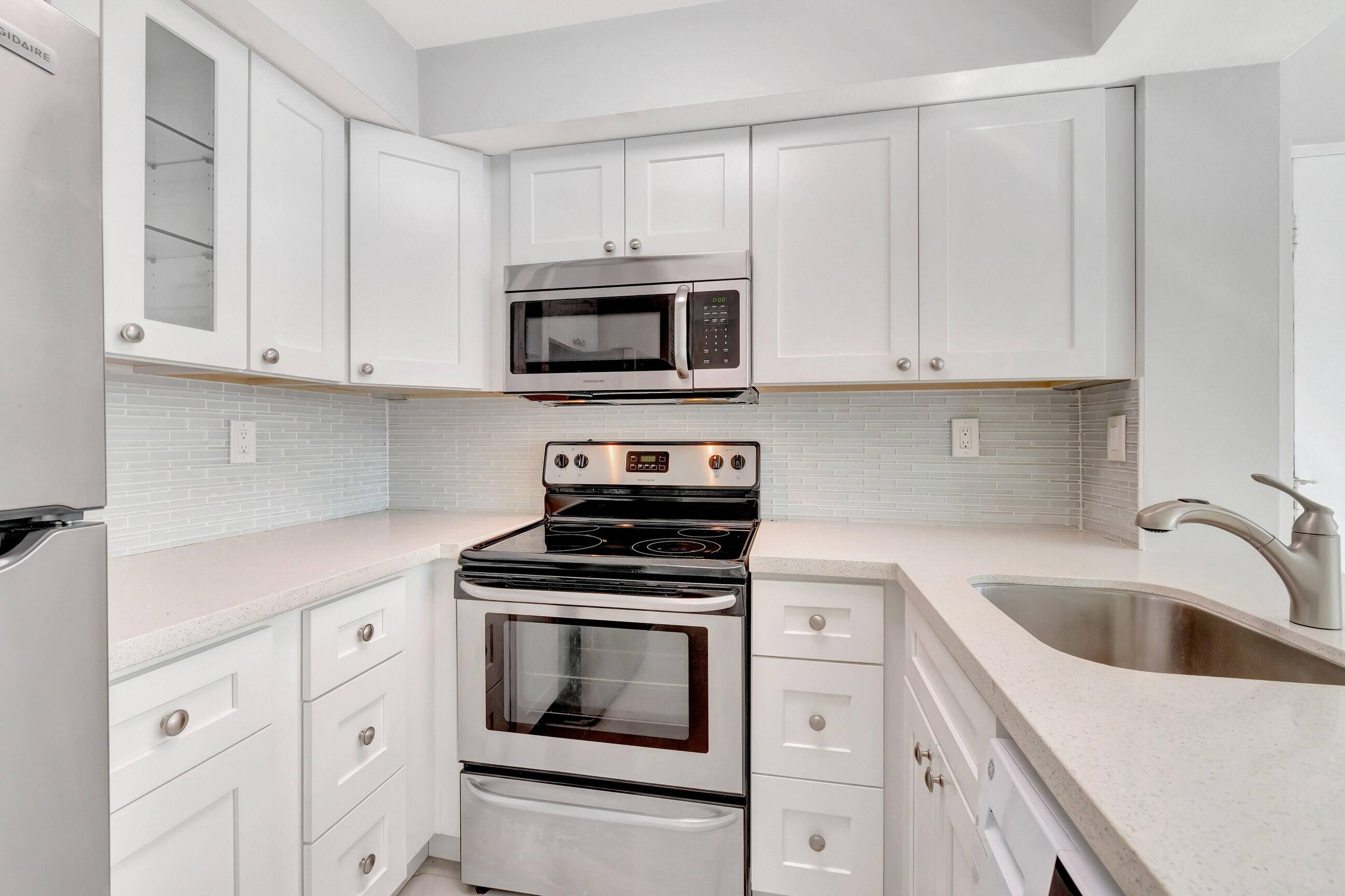 Excellent condo for first time home buyer, 2nd Florida Vacation home or investment.