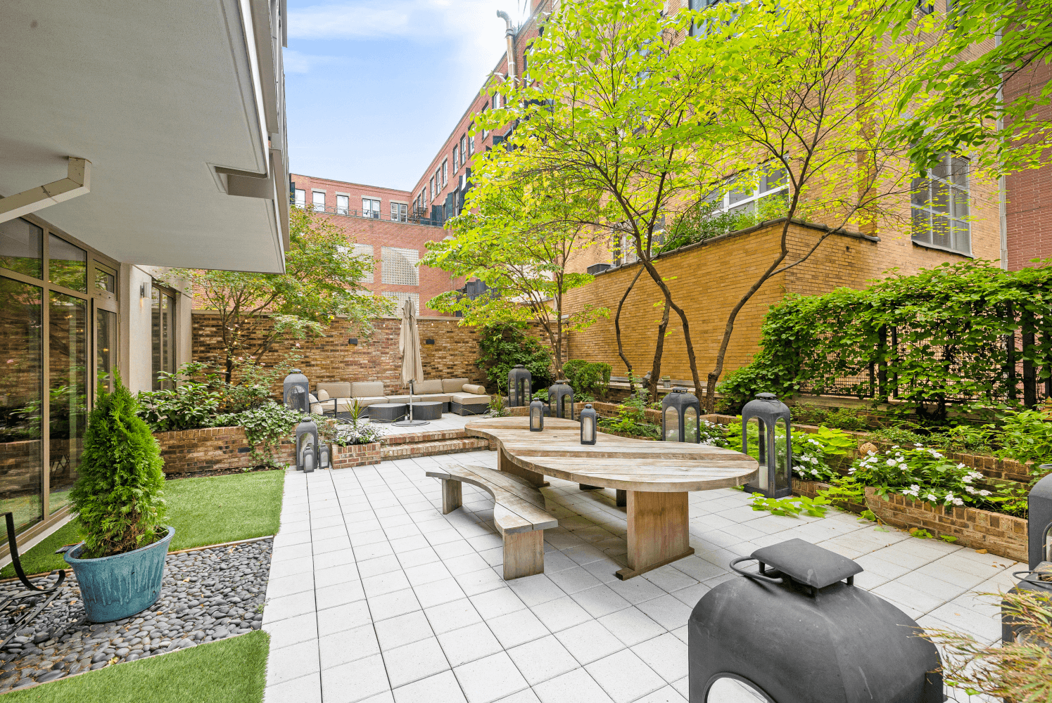 1, 500 sqft. private terrace Experience tranquil full floor living in the heart of Chelsea, complete with a sprawling 1, 500 sq.