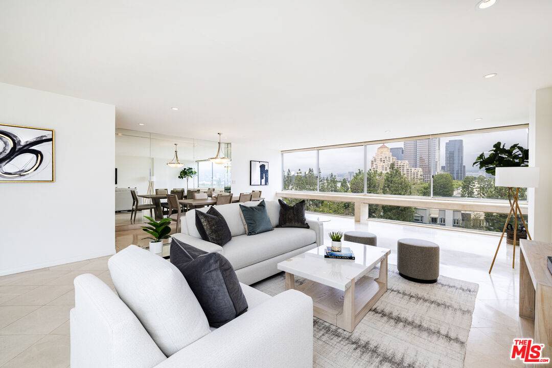 2220 Avenue Of The Stars 2BR Beverlywood La