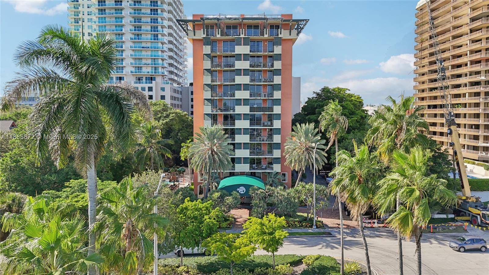 RESORT LIFE ! Water view, private balcony amp ; South Bayshore Drive address under 1M ?