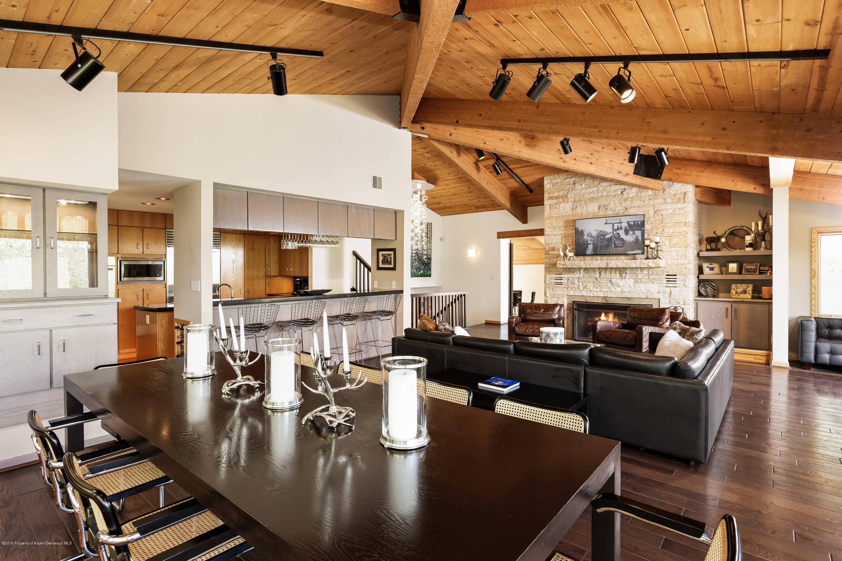 This exquisitely decorated 5 bedroom, 5½ bathroom home in Ridge Run offers a sense of immersion in nature and a central location to enjoy all that Snowmass has to offer.