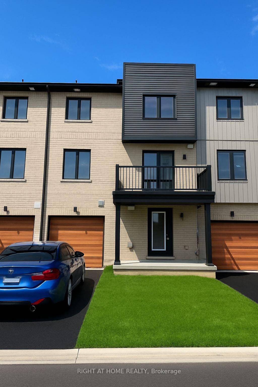 Modern amp ; Stylish 2 1 Bedroom Townhouse !