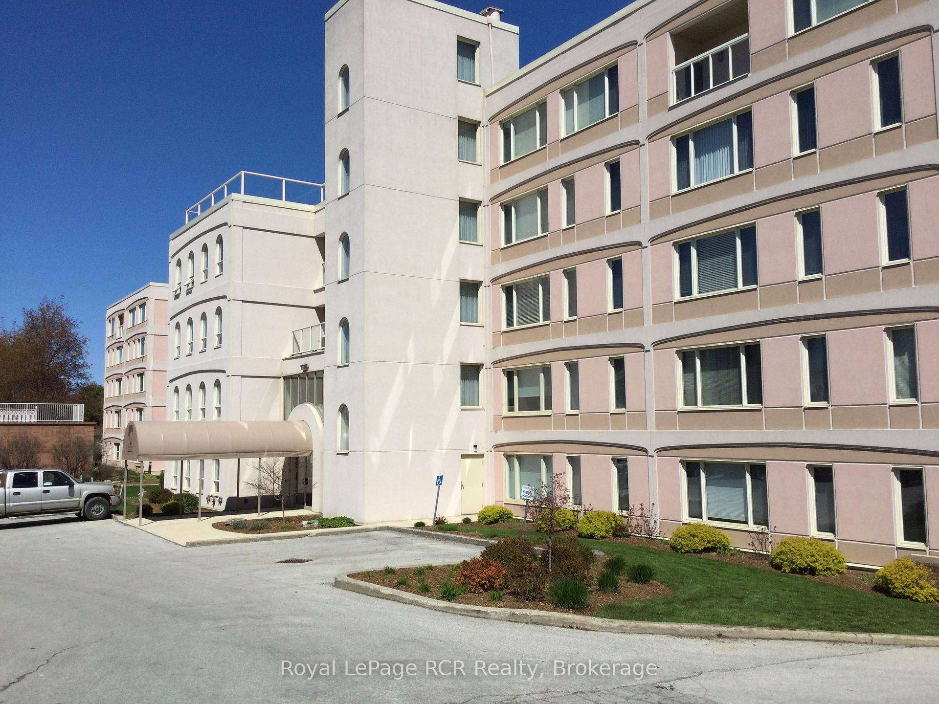 This is a very high quality waterfront corner unit.