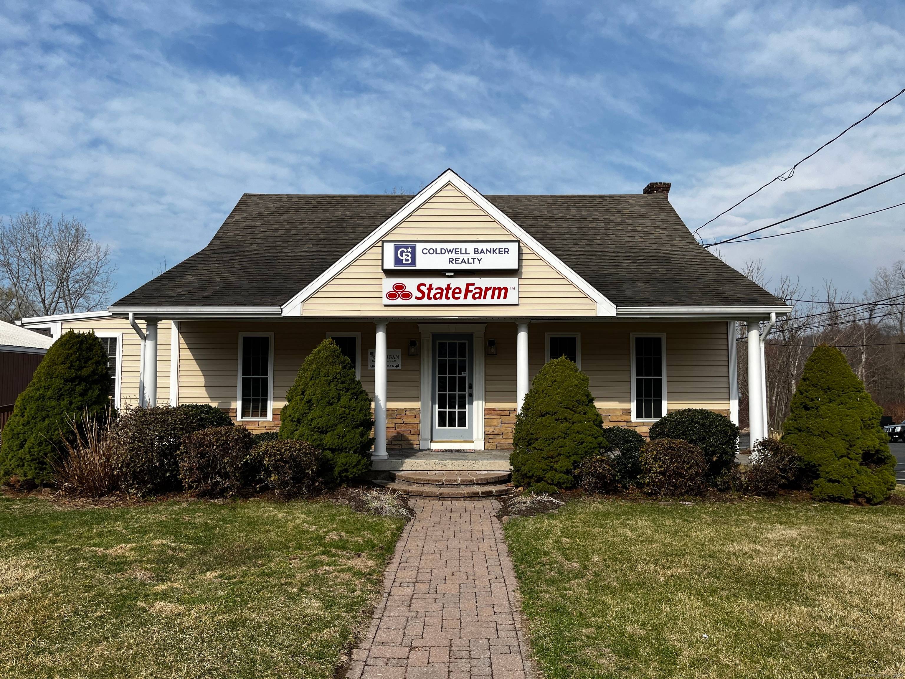 This well maintained commercial property is a great opportunity for investors or owner occupants.