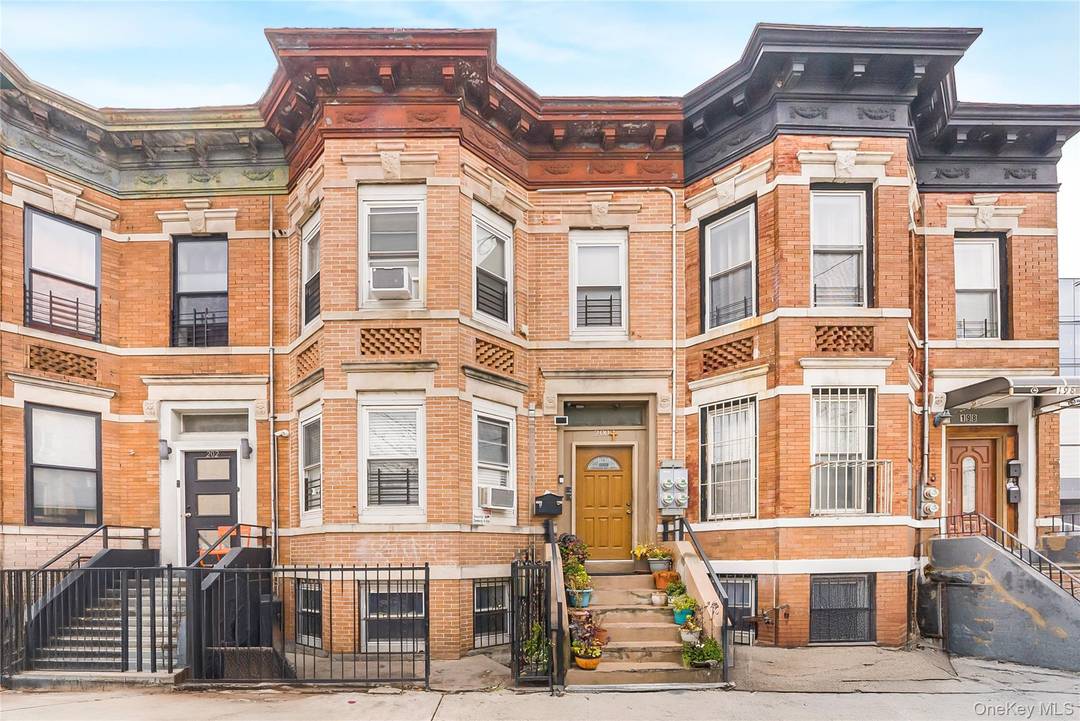 Legal 3 family currently used as a 2 family.