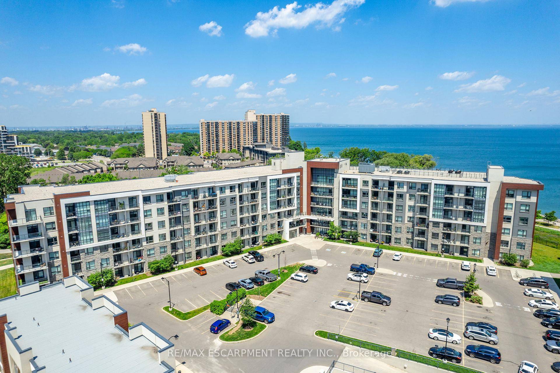 Welcome to this breathtaking and exceptionally spacious 1 bedroom den condo, situated just steps from Lake Ontario !