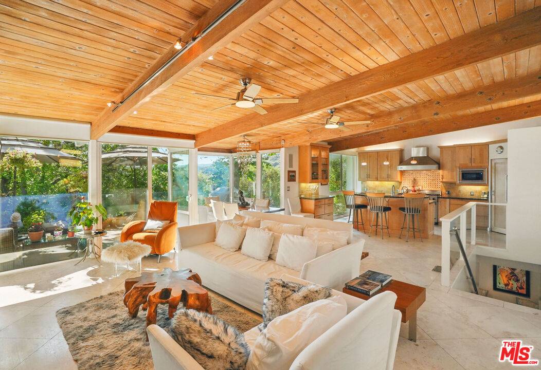 679   Wonder View Dr 4BR La