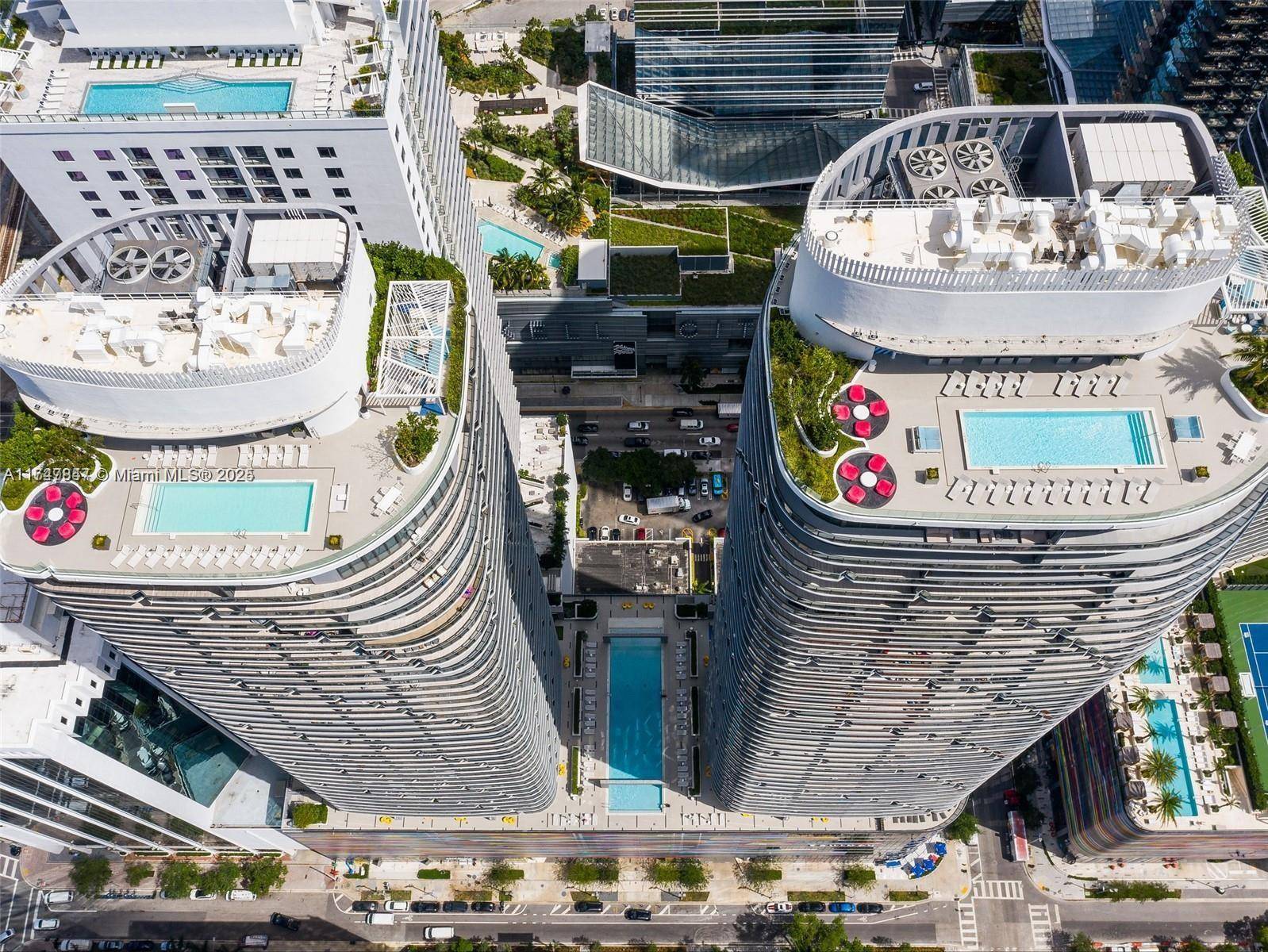 Experience Luxury living at the finest 47th floor, offering unparalleled panoramic view of stoning Miami skyline, two bedrooms a den and two Bathrooms and half 47 floors has only 6 ...