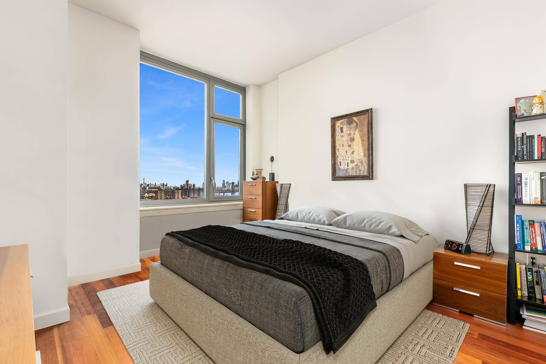 Refined 1 Bedroom Residence with Iconic City Views This beautifully appointed 1 bedroom, 1 bathroom home spans approximately 800 square feet and showcases high quality finishes throughout.