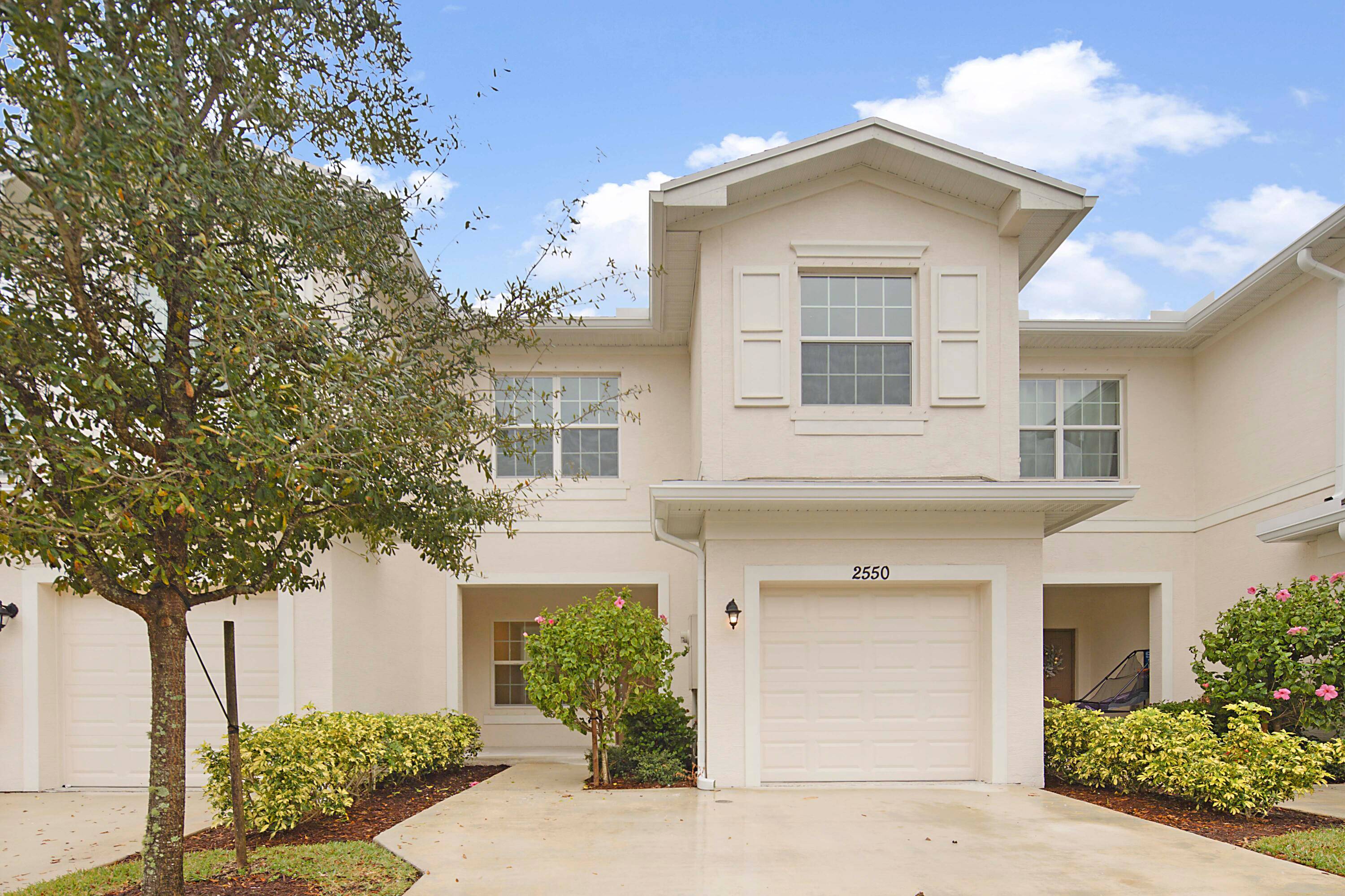 Vizcaya Falls townhome features beautiful amenities including a clubhouse, pool, tennis, basketball, fitness center, splash pad, volleyball, fitness trail, playground, more.