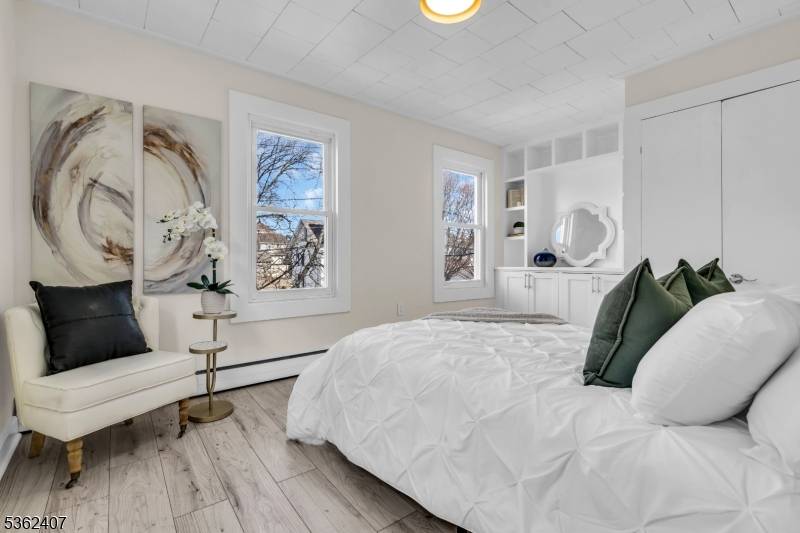 Say YES to this recently renovated 2 bedroom, 1 bathroom home, perfectly located in a vibrant neighborhood close to shopping, restaurants, parks, and public transportation.