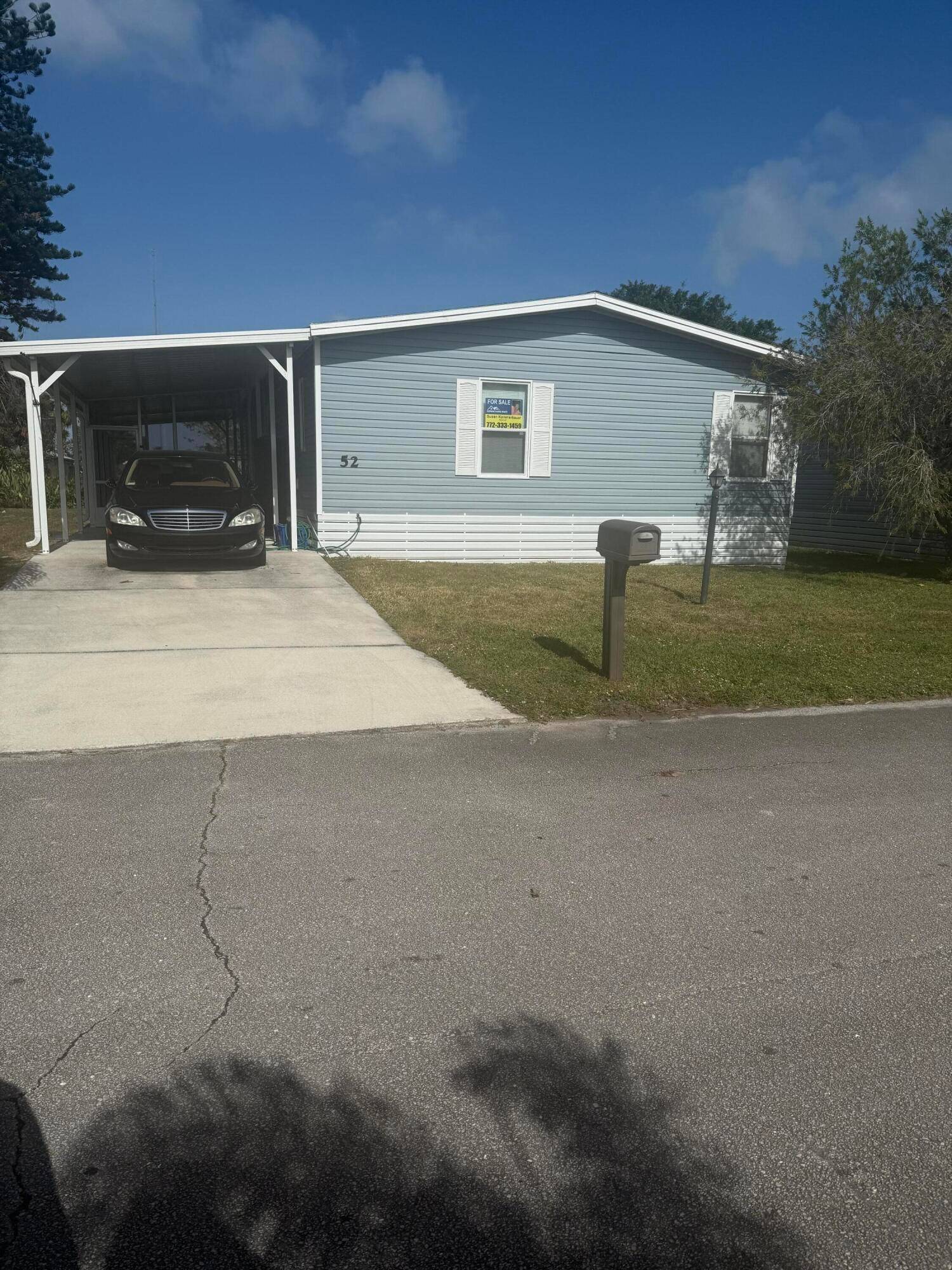 MAGNIFICIEN SPACIOUS MOBILE HOME WITH WATER VIEWS.