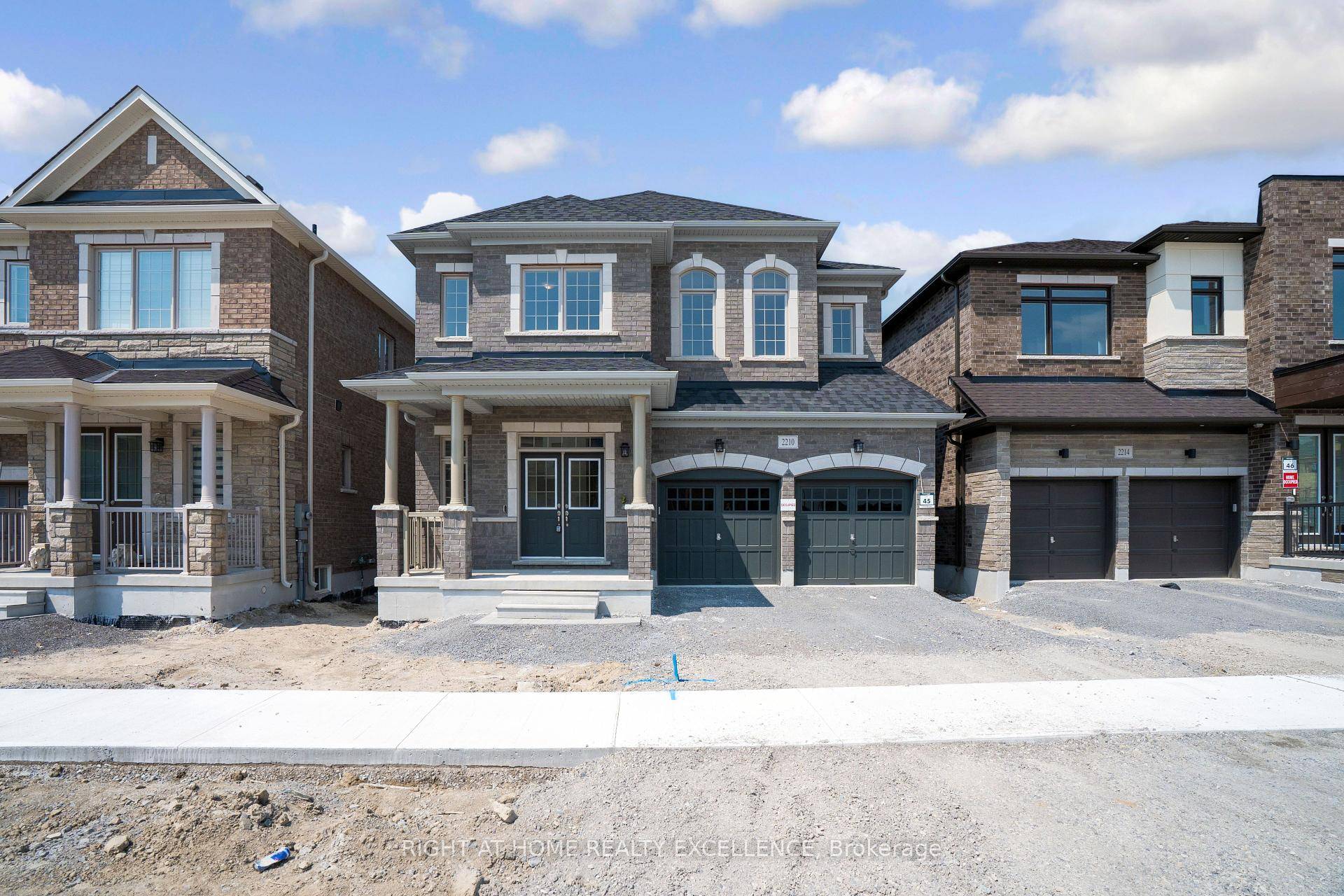 Welcome to 2210 Cayenne St, A Stunning 3, 045 Sqft Detached Home in a Prestigious Oshawa Neighbourhood !