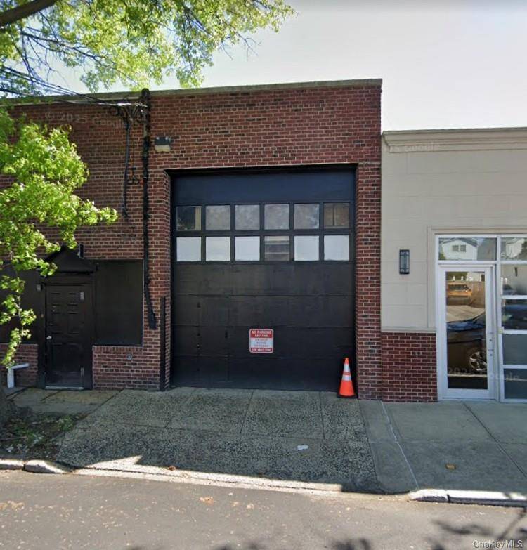 Prime Location ! ! 2500 Sq FT of Warehouse, Ground level office with an additional 2nd floor office and warehouse storage space upstairs approx 500sq.