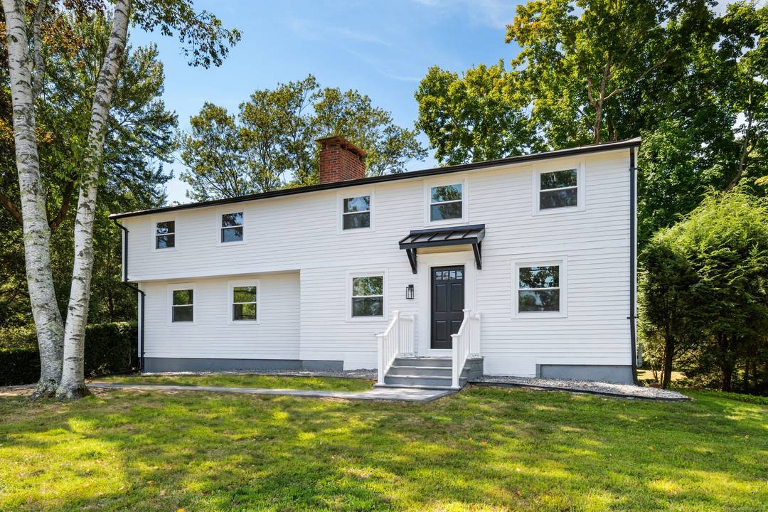 Welcome to 689 S Meriden Rd, This stunning 4 bedrooms and 2 bathrooms colonial is located on Tranquille neighborhood.