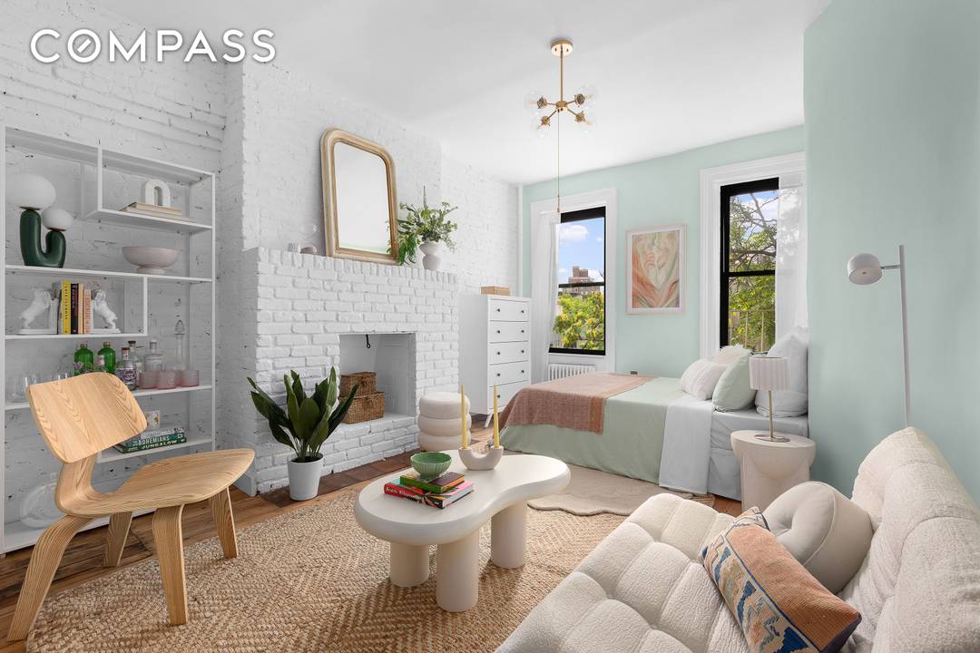 SHOWINGS BY APPOINTMENT ONLY Tucked away on a charming, tree lined block in the heart of the West Village, this sun drenched, south facing studio offers a blend of historic ...