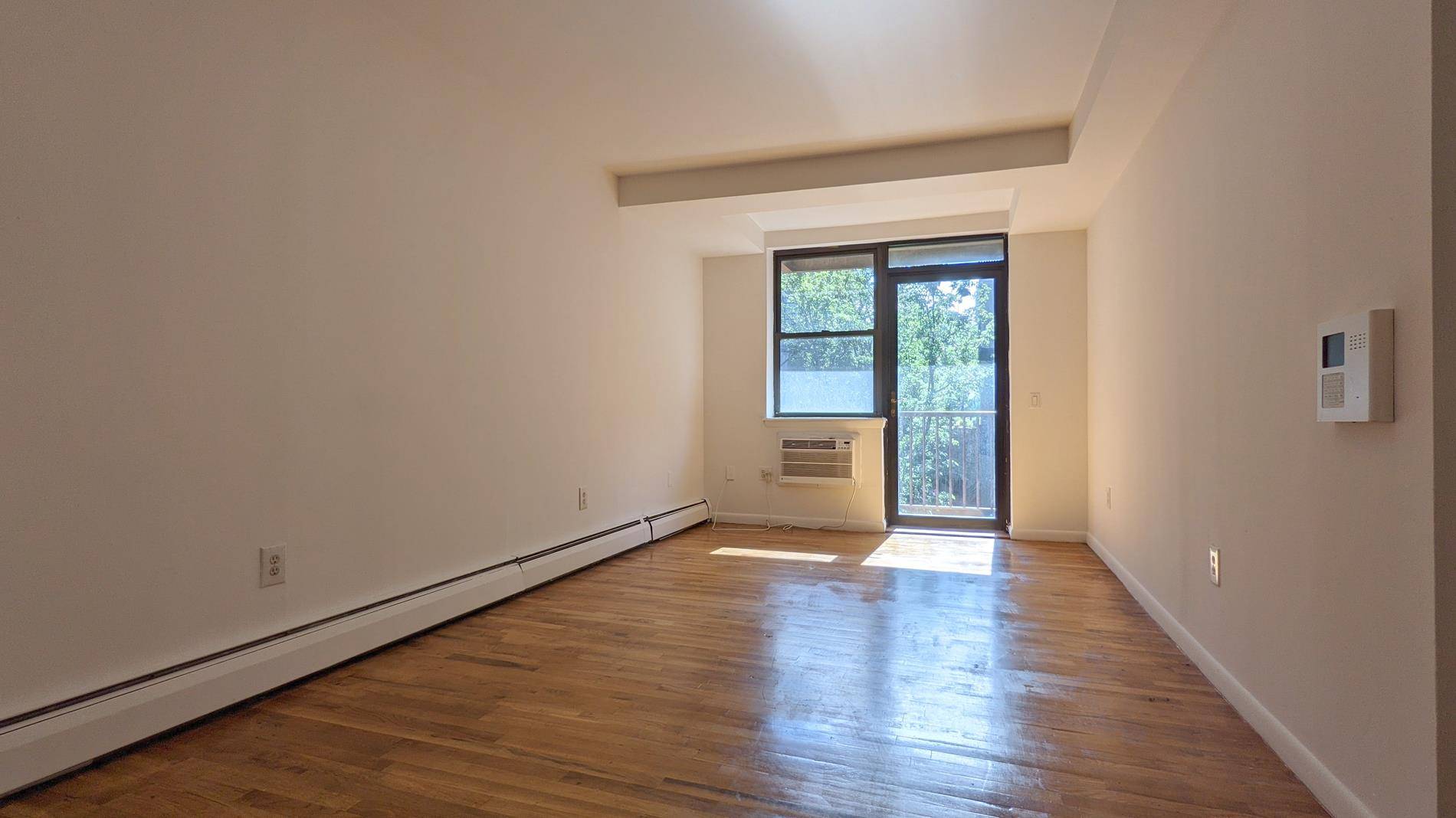 Large, Sunny 2 Bed w Private Balcony !