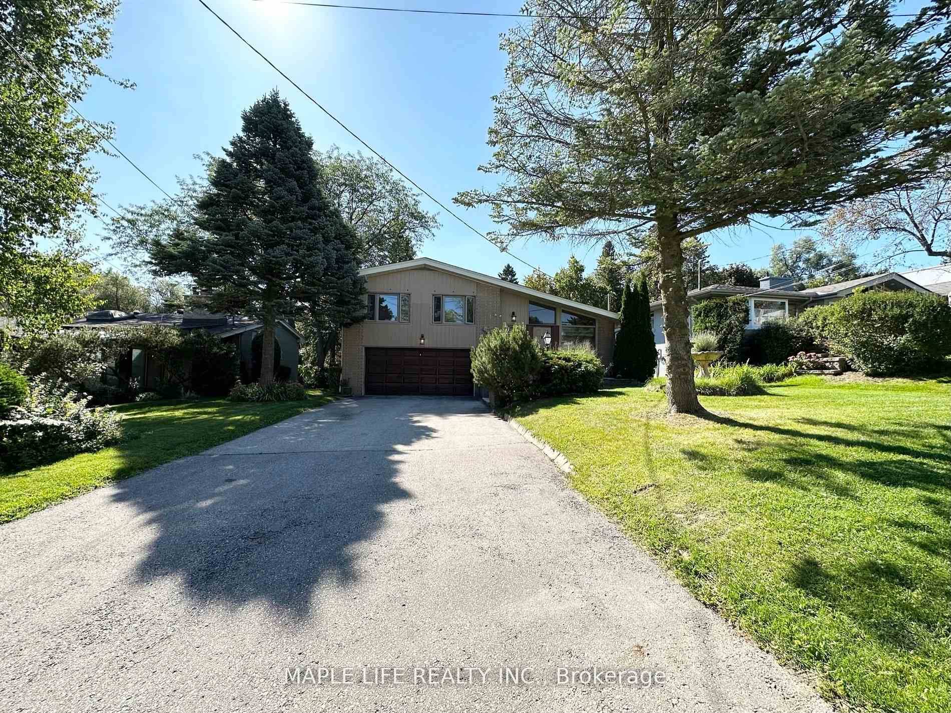 Whole House For Rent in North York Central Area !