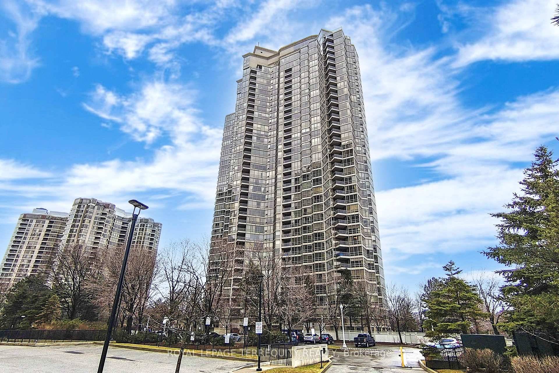 WOW ! Welcome to luxury living Beautiful 1025 square feet large one bedroom condo in prestigious Park Mansion in heart of Mississauga.