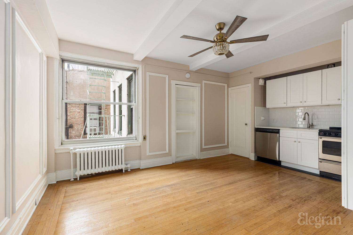 Brokers welcome Lights up on The Whitby, where history and elegance meet modern upgrades in this beautifully updated one bedroom home.