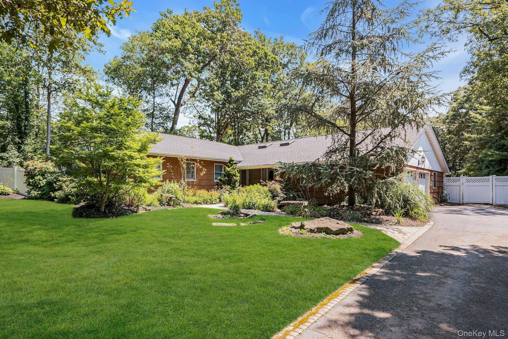 38 Arista Drive, Dix Hills, NY Spacious Ranch on Over an Acre in Half Hollow Hills School District Welcome to 38 Arista Drive a rare opportunity to own a sprawling ...