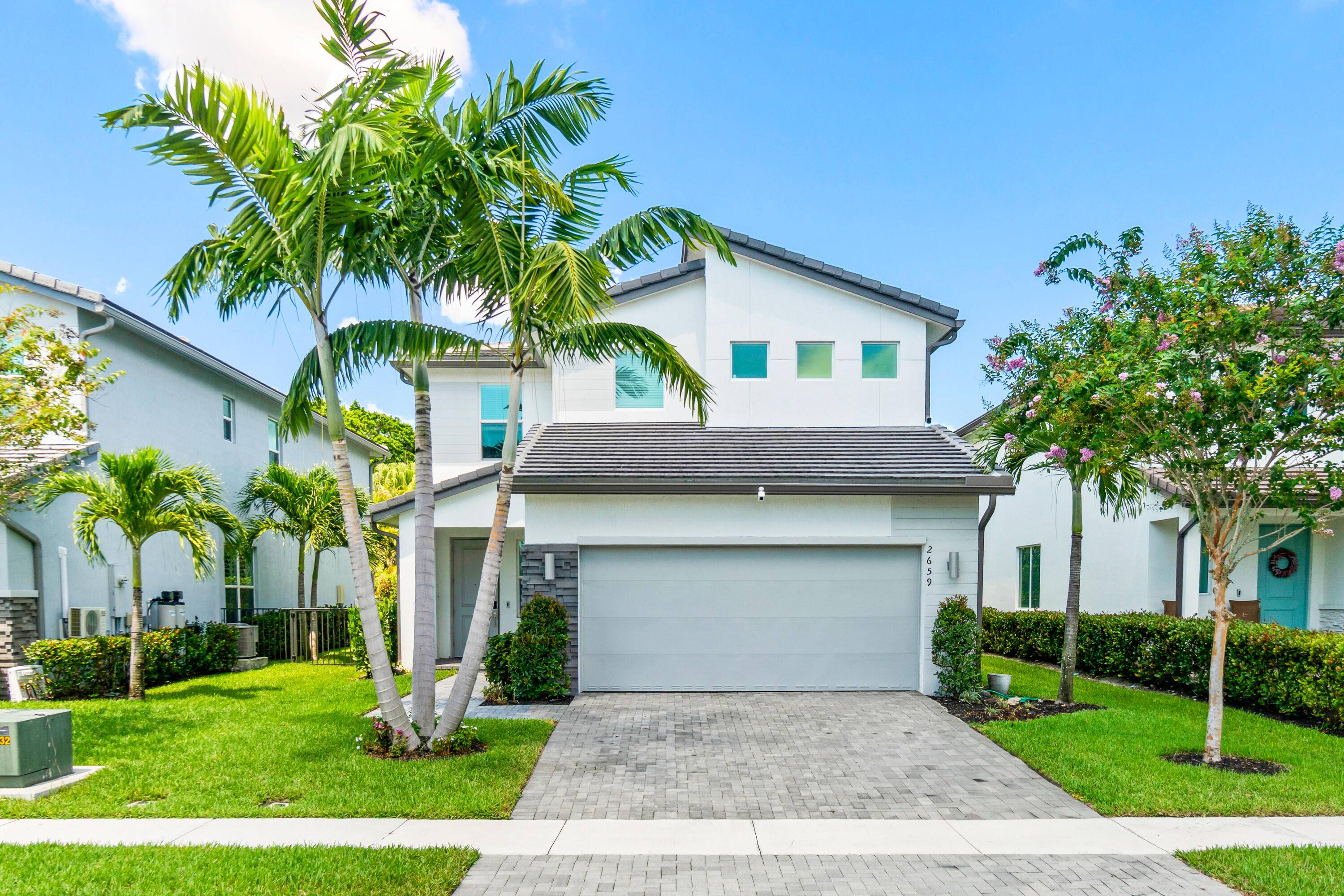 Welcome to the most private neighborhood in all of Boynton Beach.