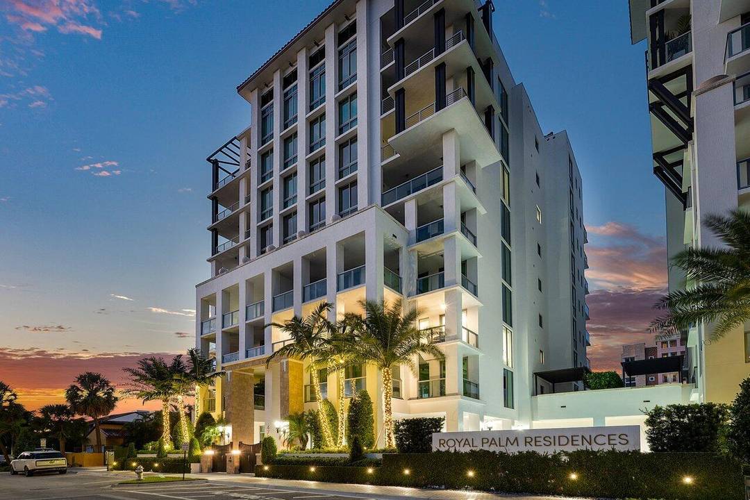 Experience Unparalleled Modern Luxury at Royal Palm Residences, Boca RatonImmerse yourself in the ultimate expression of modern sophistication within the prestigious Royal Palm Residences, Boca Raton's newest symbol of luxury ...
