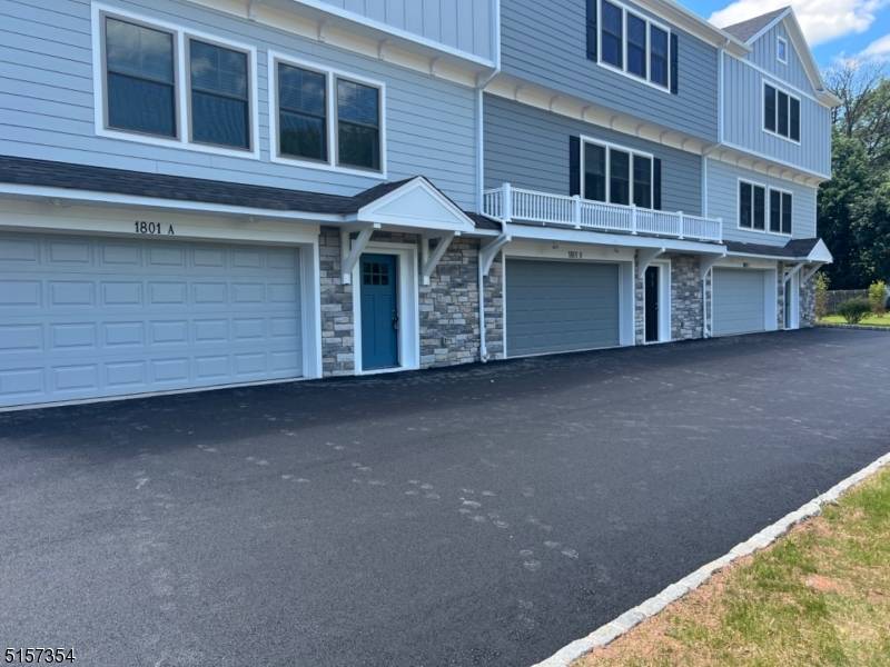 Almost new Townhouse 2 Bedroom 2 1 2 Bath.