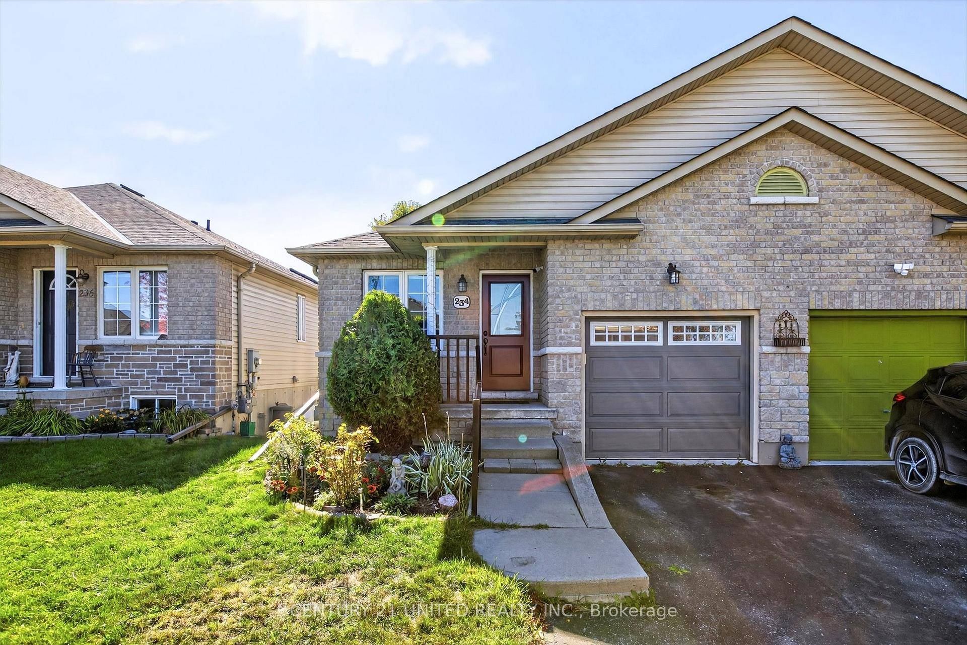 WELL MAINTAINED SENI DETACHED BUNGALOW WITH IN LAW SUITE POTENTIAL.