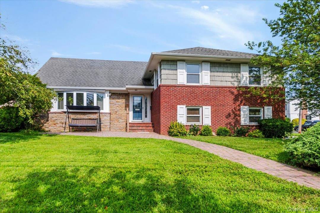 Spacious Split Level Just Seconds from the Beach !