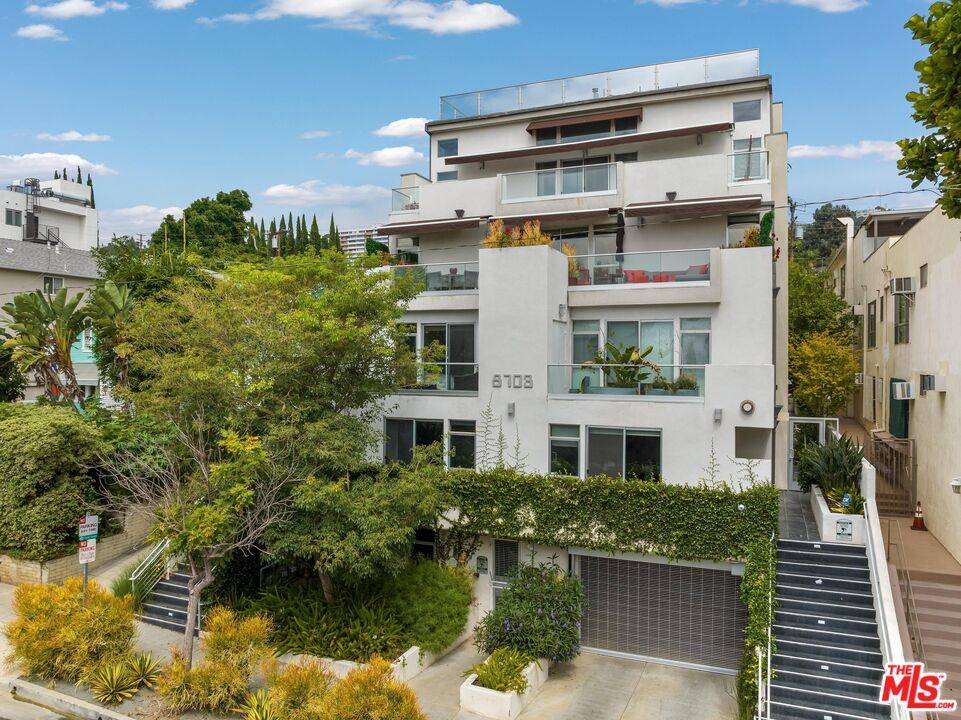 8703  W West Knoll Dr Sunset Strip LA