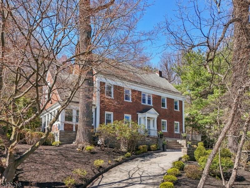 Elevated Living, Effortlessly Styled !