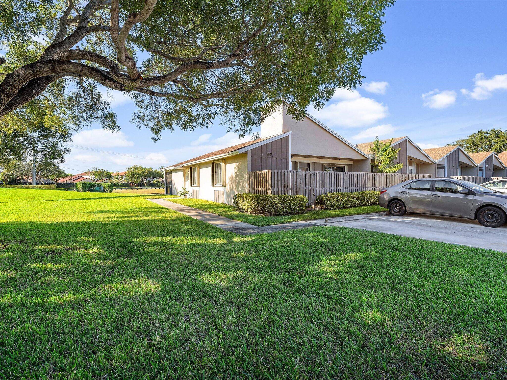 Discover the peace and tranquility you've been searching for in this spacious 3 bedroom, 2 bathroom condominium in the serene Woodgate community of Sunrise.