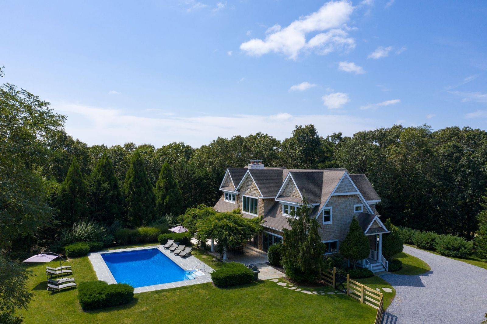 Southampton Private 5 Bedroom With Pool Close to Village!