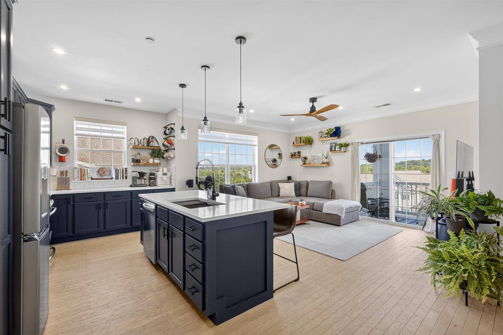 Impeccably maintained, this desirable top floor, corner unit provides a private retreat, complete with panoramic mountain views and breathtaking sunsets.