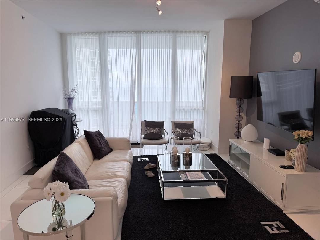 Spectacular apartment featuring 3 bedrooms and 3 full bathrooms, luxuriously furnished throughout.