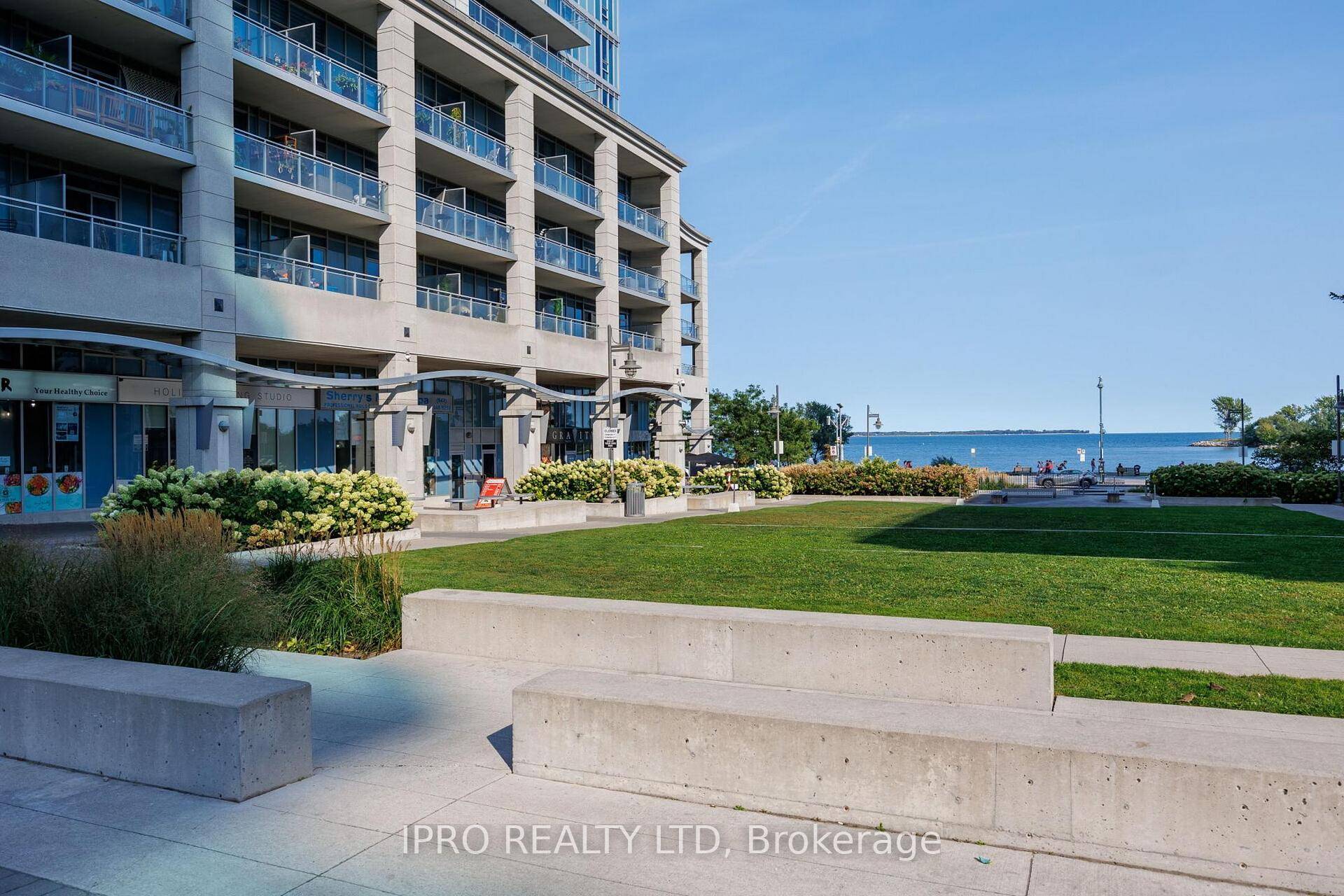 WOW ! ! ! Shows 10 Located in one of Toronto's most sought after neighborhoods, this bright and modern condo offers an ideal living space for young professionals, Small Families ...