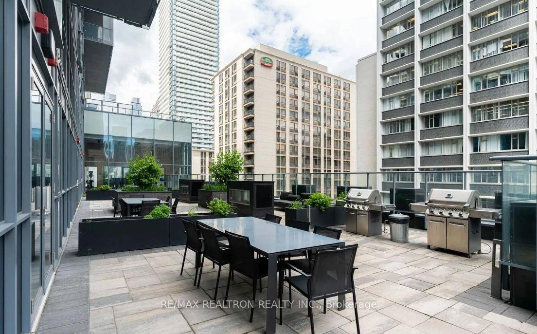 YC Condos offers stunning modern architecture in prime downtown Toronto.